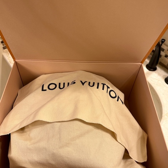 ✨AUTHENTIC Louis Vuitton Drawstring Backpack - Picture 3 of 6